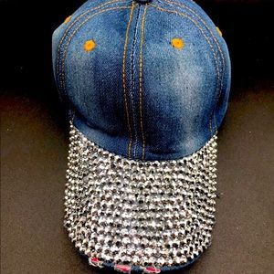 Hat fashion jean
dia hat.   Modern iean hat